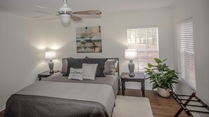 3 slaapkamers, een strijkplank/strijkijzer, gratis wifi, beddengoed