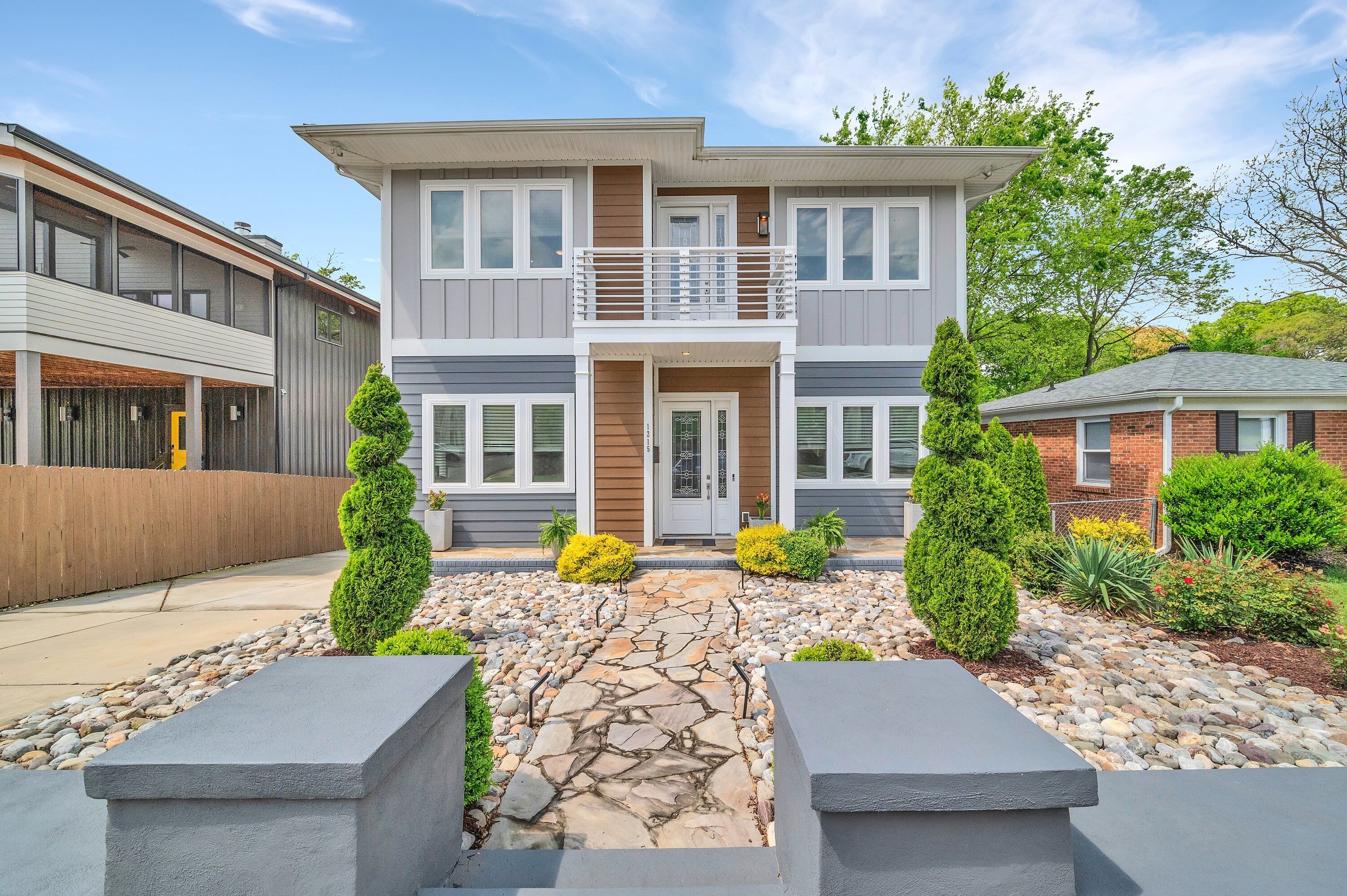 4 Bedroom House! 2 Minutes to Uptown!