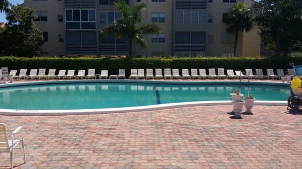 Pool - Condo à Louer, 55 Ans+, rez de Chaussée Près de Tout, Golf, Épicerie, Plage (Lauderdale Lakes)