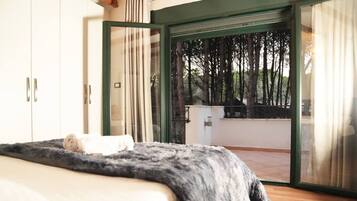 5 bedrooms, desk, iron/ironing board, free WiFi