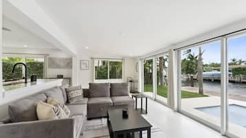 Téléviseur connecté, livres, chaîne audio