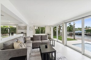 スマートテレビ、書庫、ステレオ