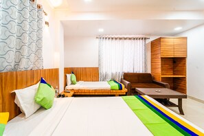 Standard Double Room, Non Smoking | In-room safe, desk, iron/ironing board, bed sheets - Itsy Hotels Anupam (Mahabaleshwar)