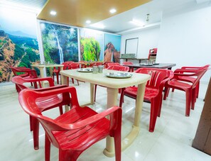 Dining - Itsy Hotels Anupam (Mahabaleshwar)