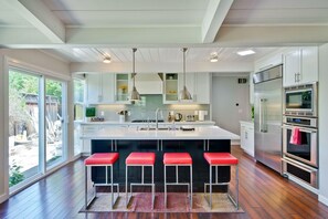 Fridge, microwave, oven, stovetop - Newly listed upscale 4BR/3.5BA house near Stanford with AC (Palo Alto)