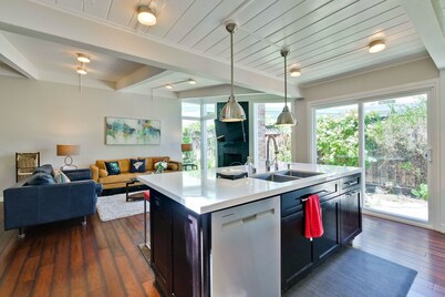 Upscale 4BR/3.5BA house near Stanford with AC