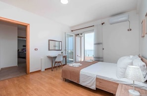 Apartemen Grand | Meja kerja, setrika/meja setrika, dan Wi-Fi gratis