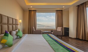 Deluxe Double Room, Non Smoking | In-room safe, desk, soundproofing, bed sheets - Treebo The Northern Retreat Resort With Mountain View (Kumharsain)