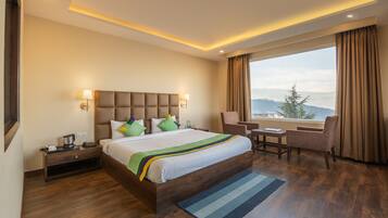 Deluxe Double Room, Non Smoking | In-room safe, desk, soundproofing, bed sheets