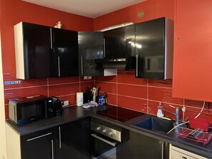 Kühlschrank, Ofen, Herdplatte, Geschirrspüler