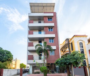 A multi-story building with a restaurant named "treebo" on the ground floor. - Treebo Silver Apartment (Nagpur)