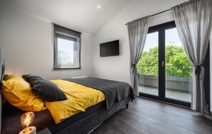 3 bedrooms, travel crib, free WiFi, bed sheets - Gorgeous home in Krnica (Krnica)