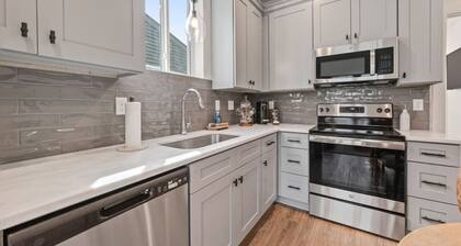 Cypress House/Cajun luxury/KING bed/Near Airport