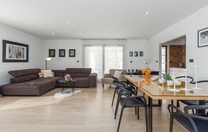 TV - Beach front home in Pula (Pula)