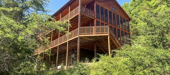 Entire Cabin in Lost River w/ fire pit + pet friendly!