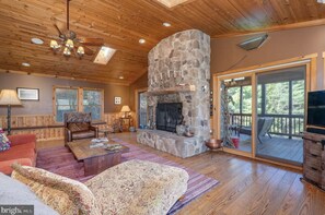 Smart TV, fireplace, computer monitors