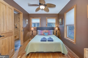3 habitaciones, escritorio, wifi gratis y ropa de cama