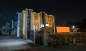 Exterior - Treebo Y Hotels Elite, Khandagiri (Bhubaneshwar)