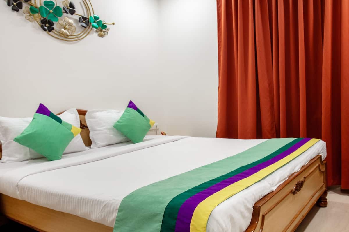 Economy Single Room | Desk, blackout drapes, iron/ironing board, bed sheets