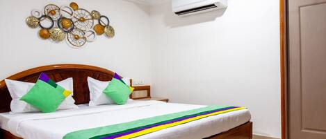 Standard Room | Desk, blackout drapes, iron/ironing board, bed sheets