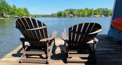 Our Happy Place with a view on Lake Sinclair