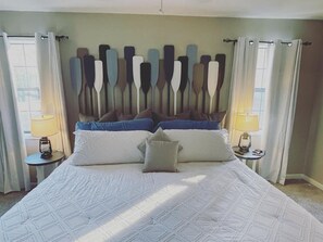 3 slaapkamers, een strijkplank/strijkijzer, gratis wifi, beddengoed