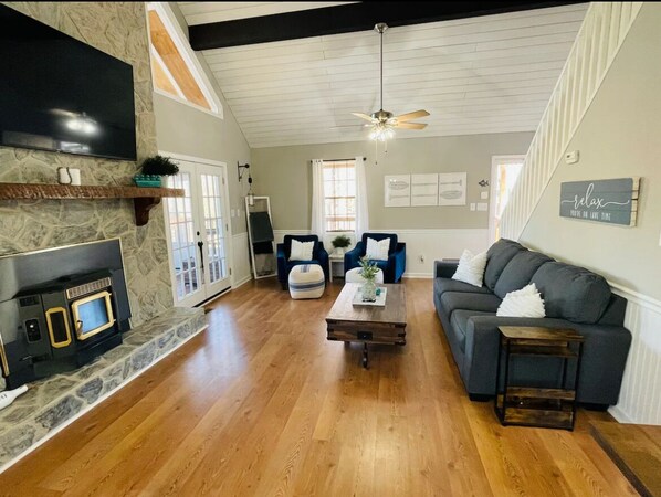 Smart TV - Our Happy Place with a view on Lake Sinclair (Milledgeville)