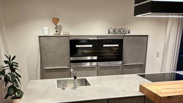 Kühlschrank, Ofen, Herdplatte, Geschirrspüler