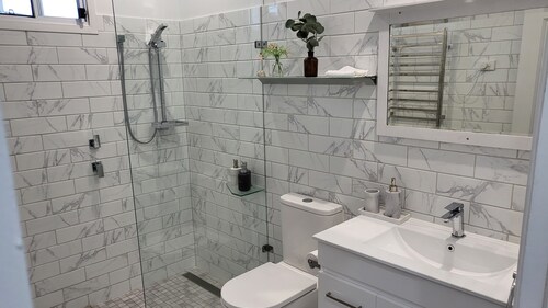 Cosy, affordable whole 3Bed house, ideal for a large family and pet friendly!