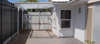 Cosy, affordable whole 3Bed house, ideal for a large family and pet friendly! 