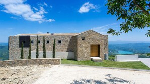 A stone building with a sloped roof, a wooden door, and a small window. - Luxurious home in Pazin (Pazin)