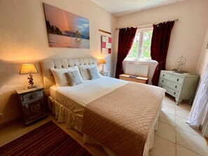 3 bedrooms, iron/ironing board, travel cot, free WiFi