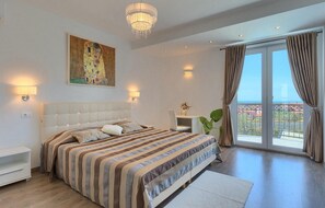 5 間睡房、可攜式嬰兒床、免費 Wi-Fi、床單