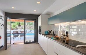 Kjøleskap, ovn og oppvaskmaskin