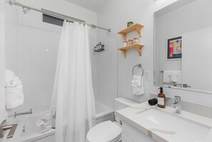 Classic Apartment | Bathroom | Shower, towels - Calm Urban Abode steps to Volunteer Park (Seattle)