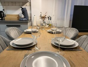 Dining - Modern furnished holiday apartment with two bedrooms and a workspace (Euskirchen)