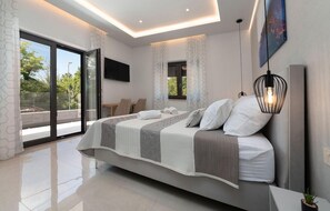 5 dormitorios, cuna de viaje, wifi gratis y ropa de cama