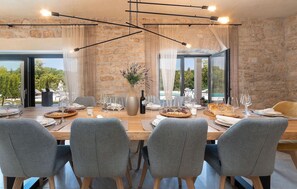 Dining - Lovely home in Tinjan with sauna (Tinjan)