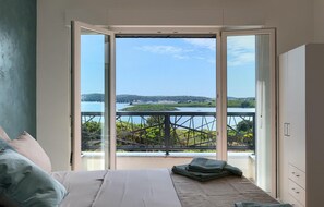 4 bedrooms, travel crib, free WiFi, bed sheets