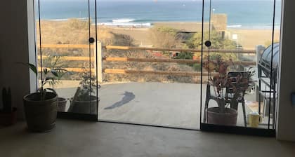 Confortable room with the best beach view in all Lobitos