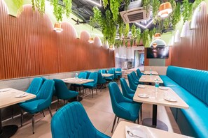 Restaurant - Treebo Express Inn (Mumbai)