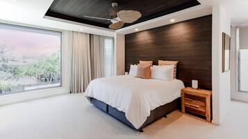 4 bedrooms, desk, iron/ironing board, free WiFi