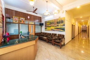Reception - Itsy Hotels Mansi (Nashik)