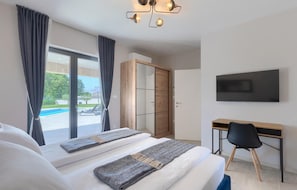 4 quartos, berço de viagem, Wi-Fi de cortesia, roupa de cama