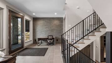 House (5 Bedrooms) | Exterior