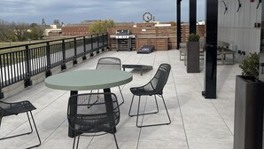 Outdoor dining - Luxury apartment that is Home away from home! Nice and cozy! Friends are family! (Clarksville)