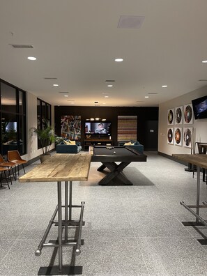 Games room - Luxury apartment that is Home away from home! Nice and cozy! Friends are family! (Clarksville)