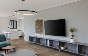 Télévision, table de tennis de table