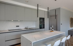 Fridge, microwave, oven, dishwasher - Gorgeous home in Bakarac with private swimming pool, can be inside or outside (Bakarac)