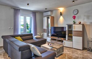 Télévision, cheminée